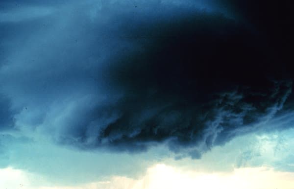 Rotating wall cloud